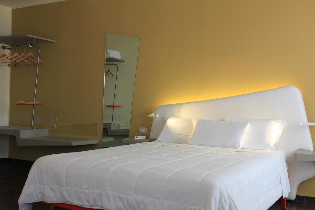 Ibis Styles Palermo President Exterior foto